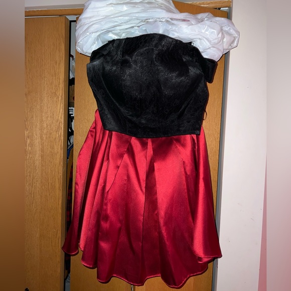 Homecoming dress - Picture 2 of 4